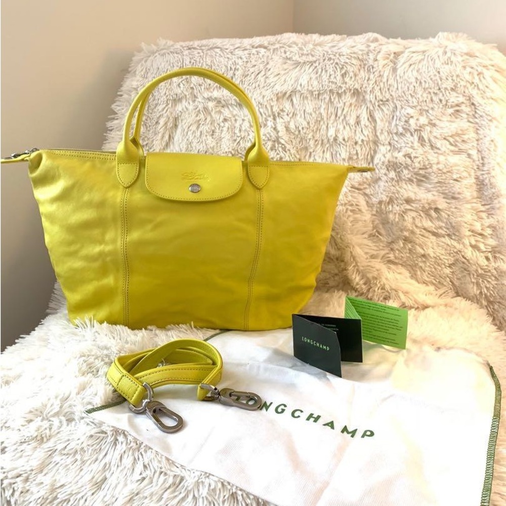 Authentic LONGCHAMP LE PLIAGE CUIR
TOP-HANDLE M in YELLOW LIMITED COLOR